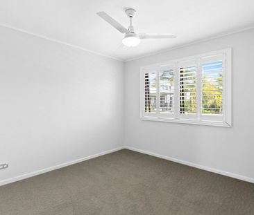 *Water Included* Beautiful 3 Bedroom Townhouse in New Farm - Photo 5