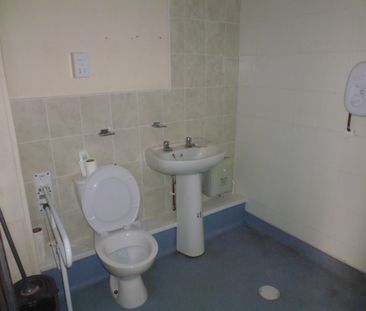 Exeter Street, Deeplish, Rochdale, OL11 - Photo 5