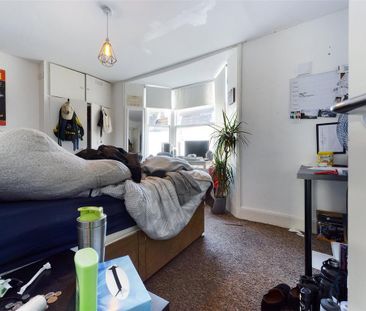 4 bedroom apartment to rent - Photo 4