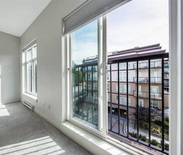 1Bed1Bath Condo in Surrey Central - Photo 1