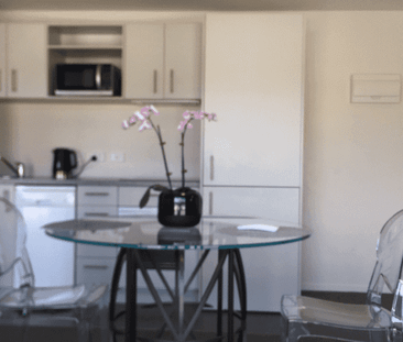 Views over the City - Unfurnished 1 bedroom apartment - Photo 3