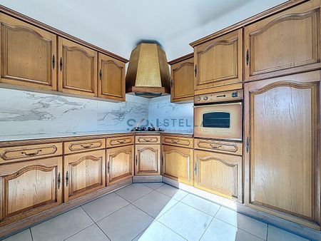 T3 de 70 m² en plein coeur du village, avec jardin et terrasse, - Photo 5