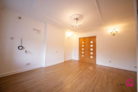 4 bedroom detached house to rent - Photo 2