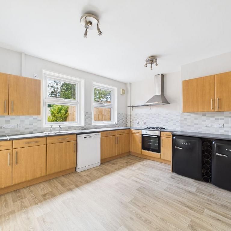 2 bedroom end of terrace house to rent - Photo 1