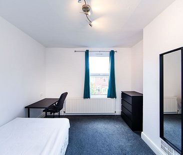 Estcourt Terrace, Headingley, Leeds - Photo 4