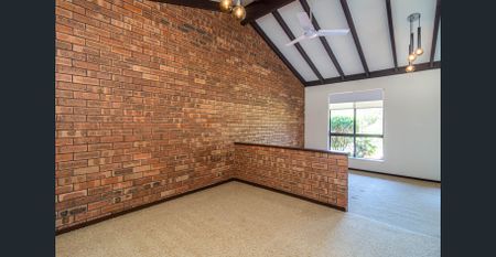 Immaculate Family Home in the Heart of Carine - Photo 4