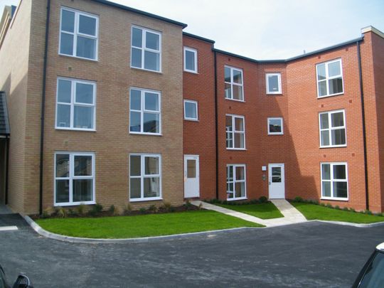 BASILDON - Photo 1