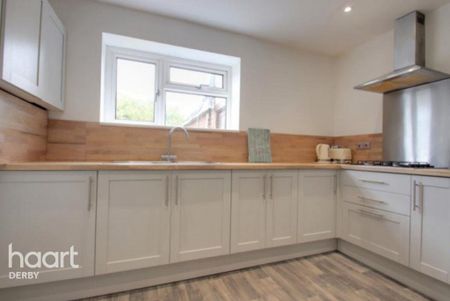 4 bedroom detached house to rent - Photo 2