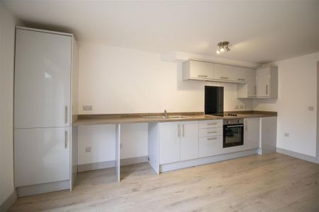 2 bedroom flat to rent - Photo 2