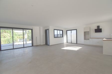 Location Maison 4 pièces 104m² ST DENIS 97490 - Photo 2