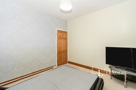 3 bedroom house to rent Leeds Road, Eccleshill, Bradford, West Yorkshire, BD2 - Photo 4