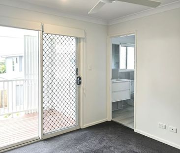 3 BEDROOM 2 BATHROOM TOWNHOUSE - FULLY DUCTED AIR CON - Photo 2