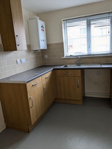 **** Apply on line *** Intermediate rental 1 bed Ground Floor Flat Heol Y Pibydd, Gorseinon. Salary over 17k * - Photo 5