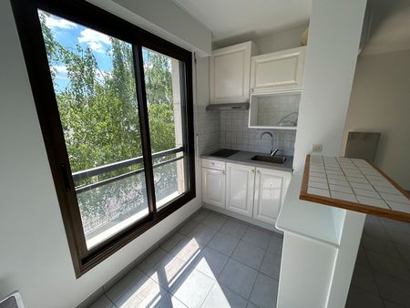 Apartment - Photo 2