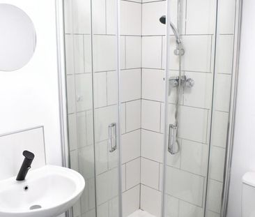 1 bedroom in a flat share to rent - Photo 2