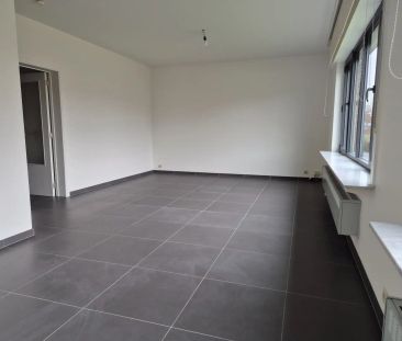 Gelijkvloers appartement met groot terras, tuin en garage. - Photo 1
