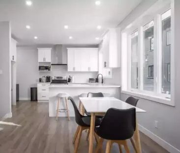 Student House: Spacious Rooms w/ Ensuite Near Western University | ... - Photo 1