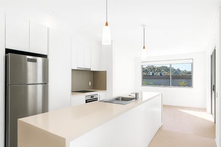 Light-Filled Coastal Living in a Peaceful Cul-De-Sac - Photo 5