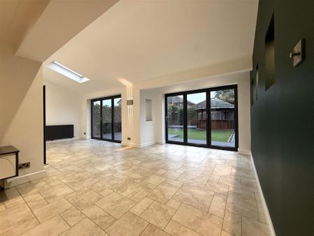 5 bedroom detached house to rent - Photo 3