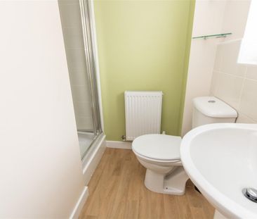 3 bedroom Semi-detached house to rent - Photo 2