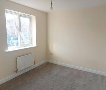 3 bedroom Semi-detached house to rent - Photo 1