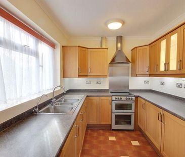 2 bedroom semi-detached bungalow to rent - Photo 4