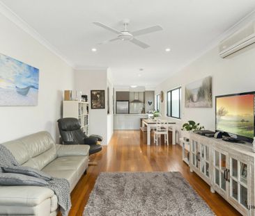 Coastal Living at Its Best � Stunning Home in Prime Palm Beach Loca... - Photo 2