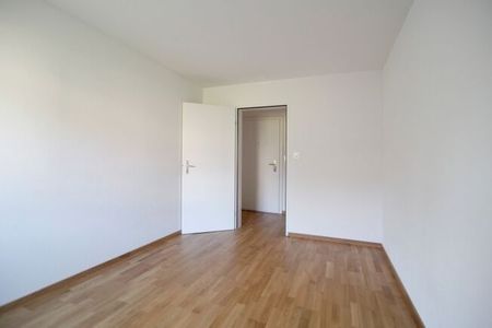 Living in a quiet residential neighborhood - Photo 2