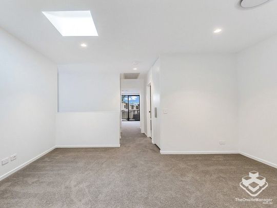 Luxurious Four Bedroom Terrace Home - Photo 1