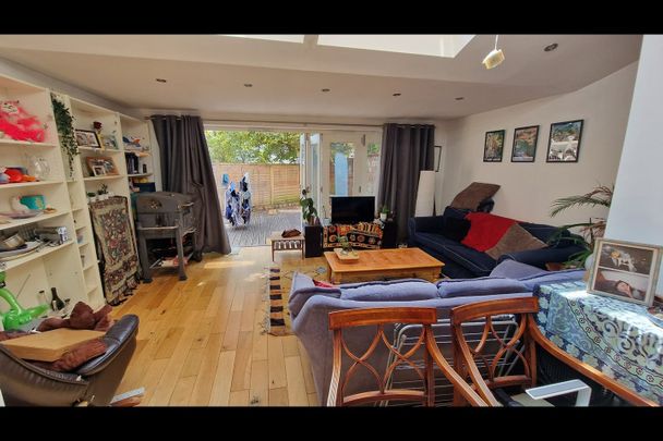 2 Bed Maisonette, Lower Cheltenham Place, BS6 - Photo 1