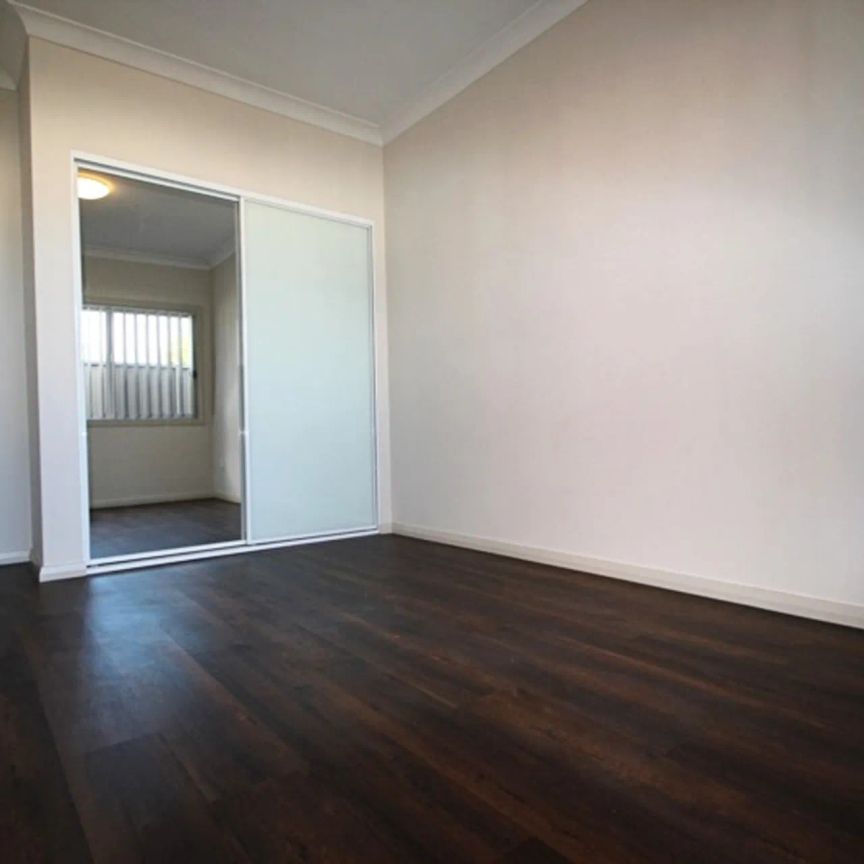 Bright And Comfortable Two Bedroom Home - Photo 1