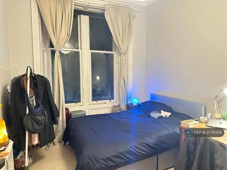 4 bedroom flat to rent - Photo 3