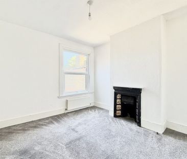 2 bed Flat Burdett Avenue, SS0 - Photo 6