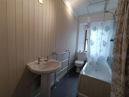 3 bedroom flat to rent - Photo 3