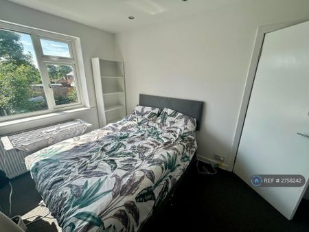 5 bedroom detached house to rent - Photo 3