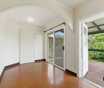 Spacious Dual-Living Opportunity in a Convenient Carina Location 🏡 - Photo 1