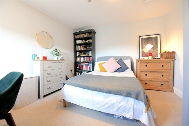 4 Bed Flat, Garratt Terrace, SW17 - Photo 1