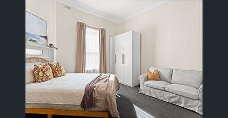 Fully Furnished - Spacious and Stylish Maisonette, Metres From Henley Square 6-12 month lease options. - Photo 5