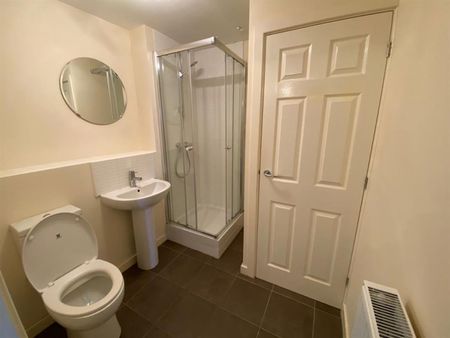 1 bedroom Flat To Let - Photo 5