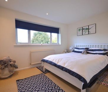 4 bedroom detached house to rent - Photo 3