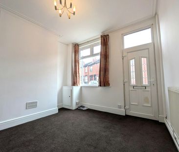Terraced House to rent on - Photo 1
