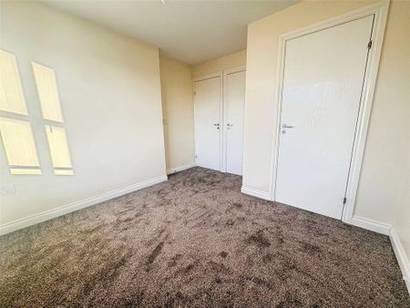 4 bedroom end of terrace house to rent - Photo 3