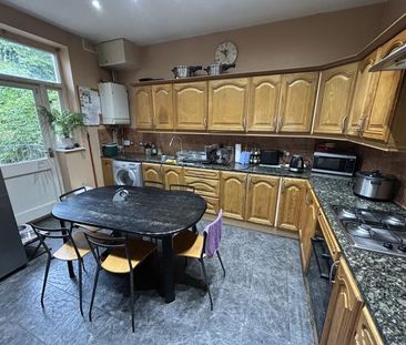 Double Room in a family home available Now! - Photo 5