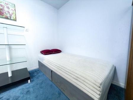 1 bedroom in a house share to rent - Photo 2