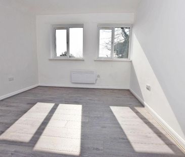 2 bedroom maisonette to rent - Photo 2