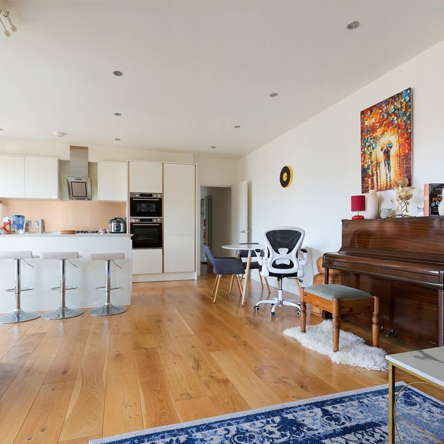 2 Bed Flat, Bardsley Lane, SE10 - Photo 1
