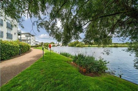 Bridge Wharf, Chertsey, KT16 - Photo 2