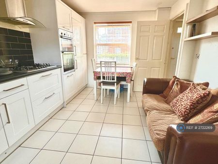 1 bedroom in a house share to rent - Photo 3