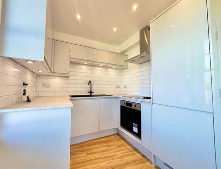 Tennyson Road, Freshwater, PO40 - Photo 2