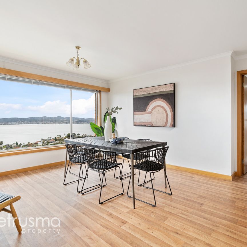 Perfect location, sublime views! - Photo 1